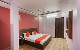 Hotel O Red Velvet Rooms & Banquet