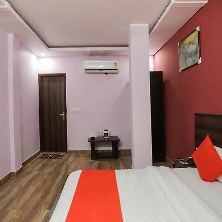 Hotel O Red Velvet Rooms & Banquet Faridabad Exteriör bild