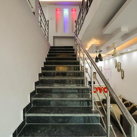 Hotel O Red Velvet Rooms & Banquet Faridabad Exteriör bild