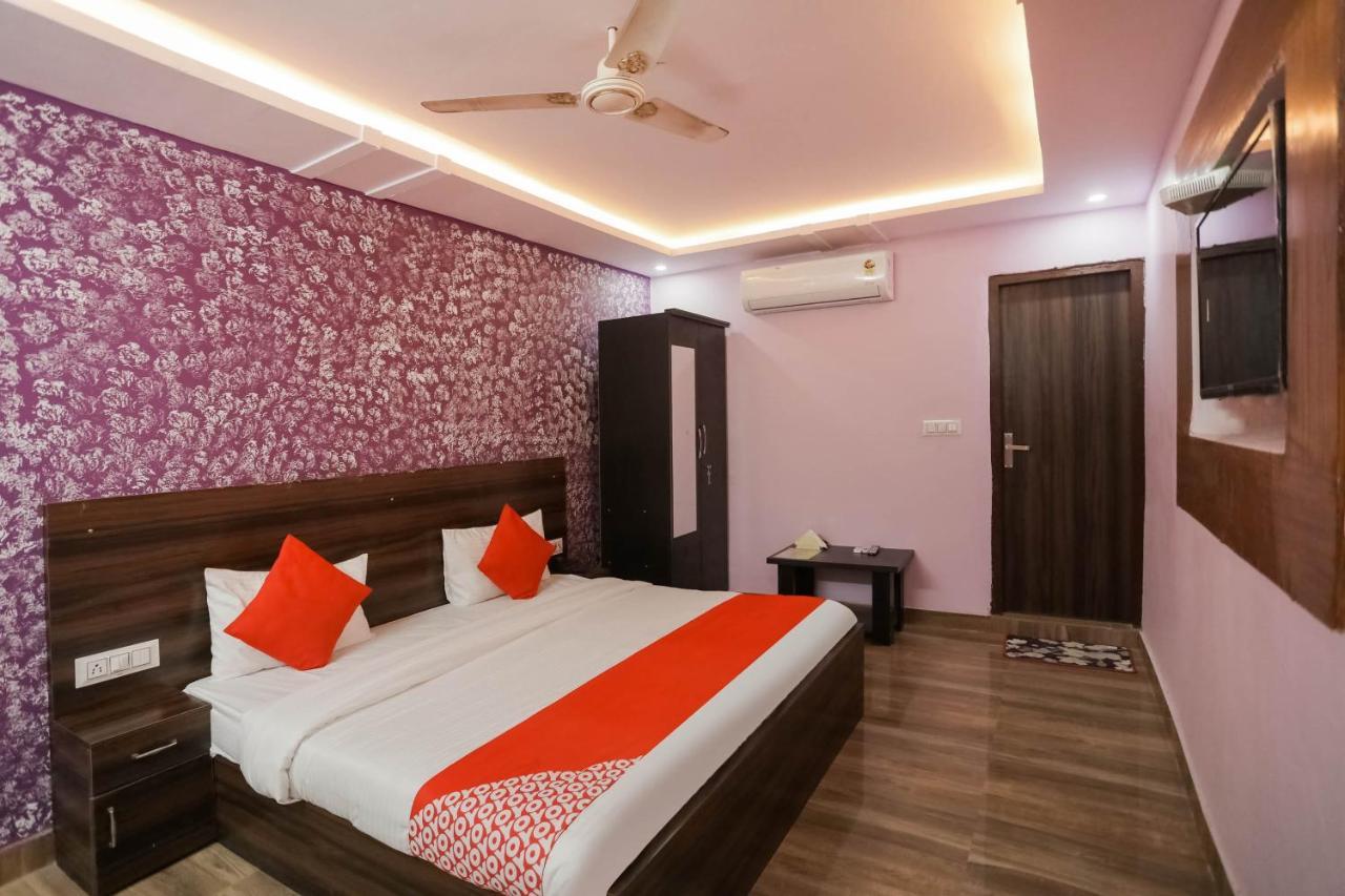 Hotel O Red Velvet Rooms & Banquet Faridabad Exteriör bild