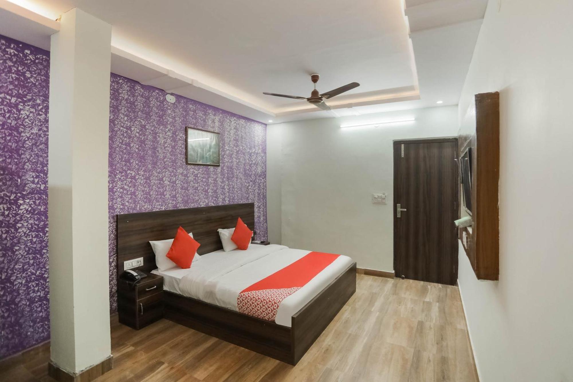 Hotel O Red Velvet Rooms & Banquet Faridabad Exteriör bild