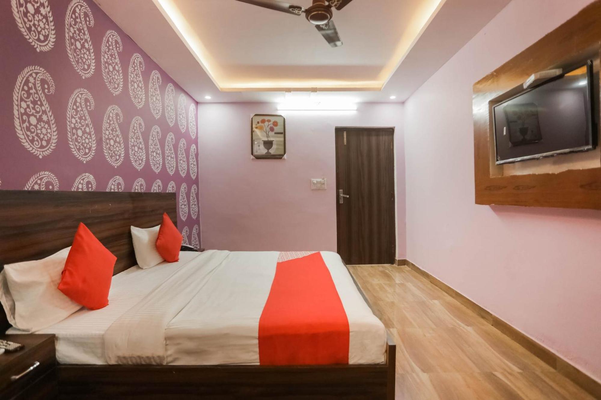 Hotel O Red Velvet Rooms & Banquet Faridabad Exteriör bild