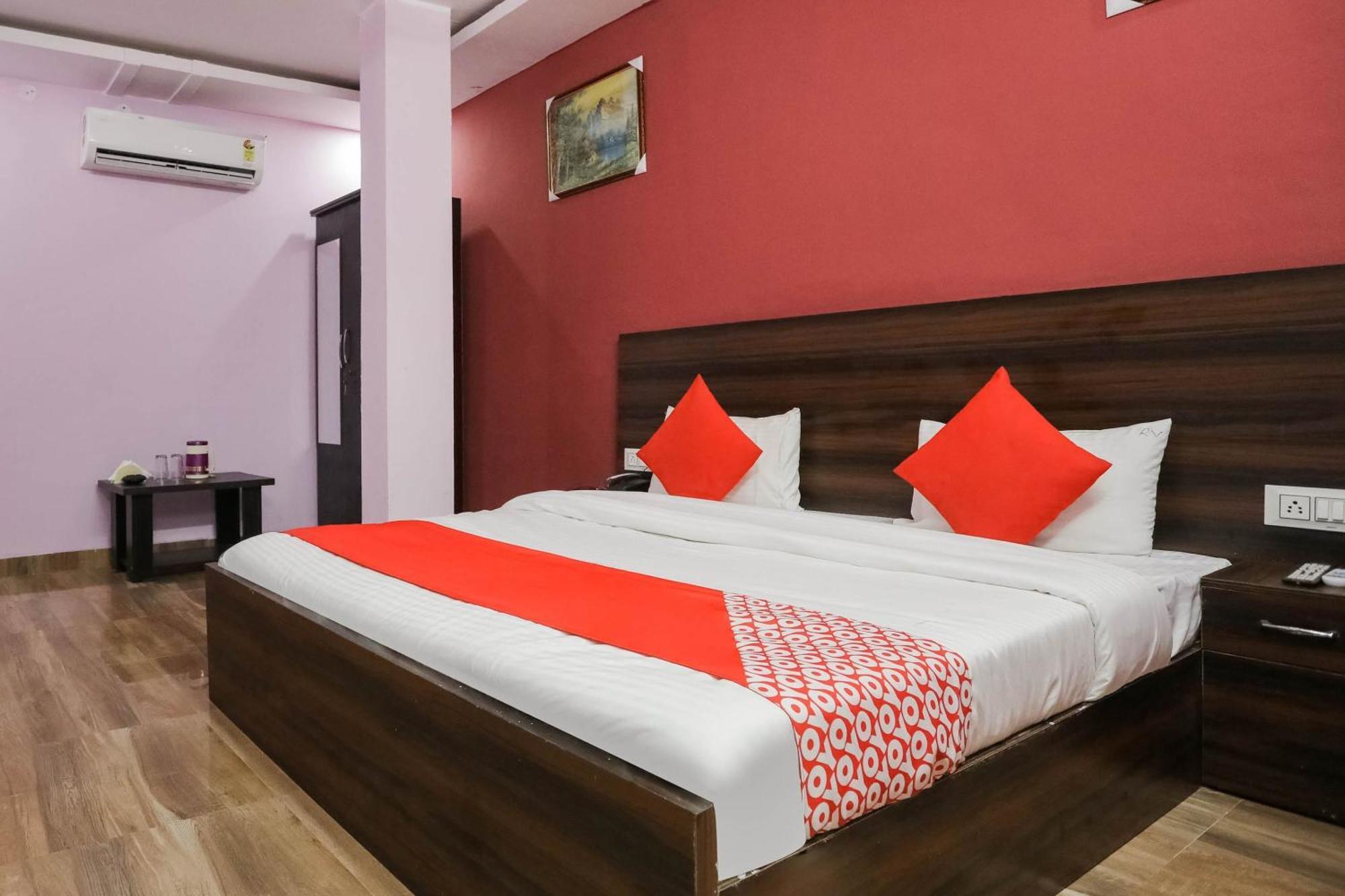 Hotel O Red Velvet Rooms & Banquet Faridabad Exteriör bild