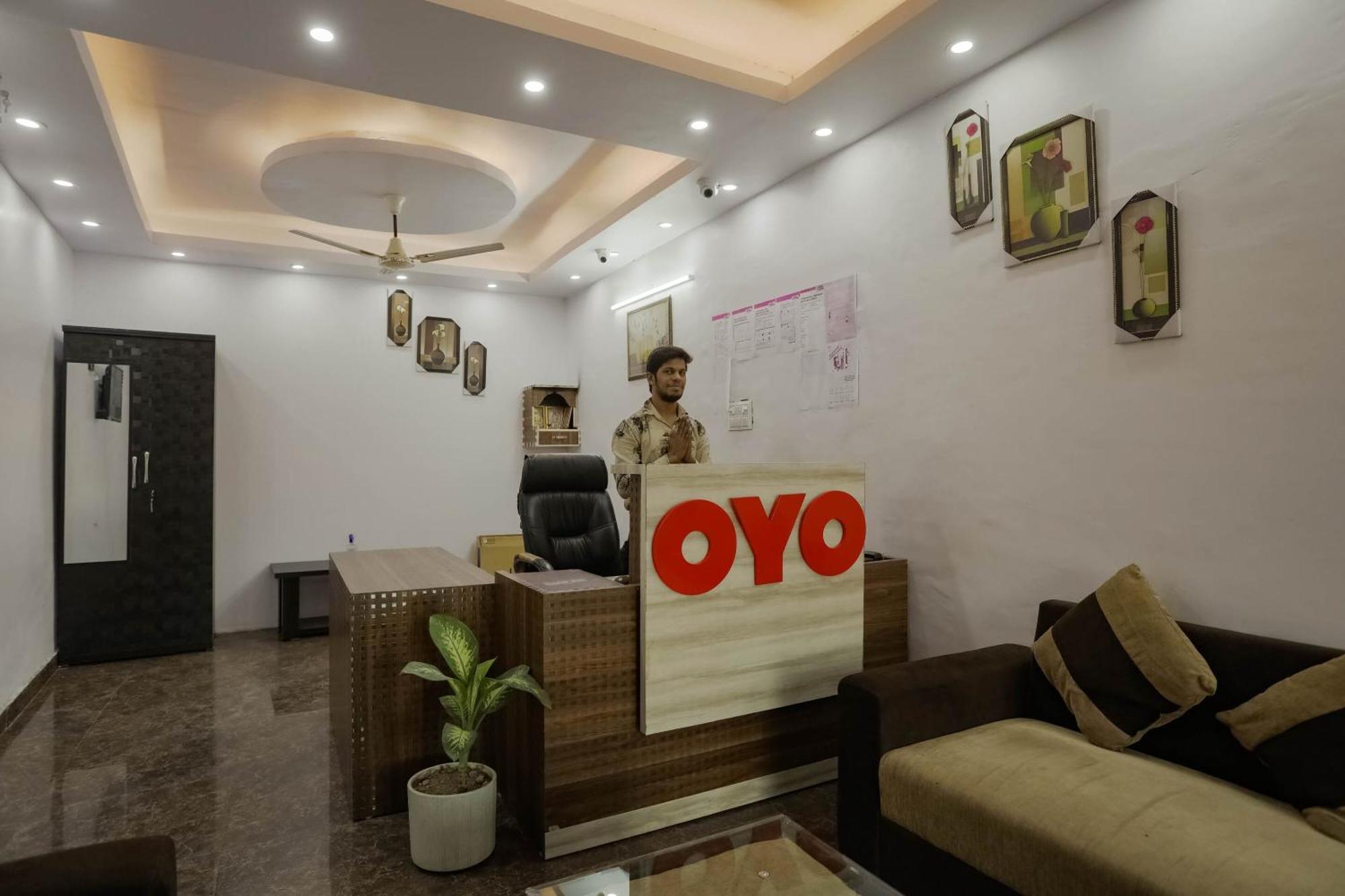 Hotel O Red Velvet Rooms & Banquet Faridabad Exteriör bild