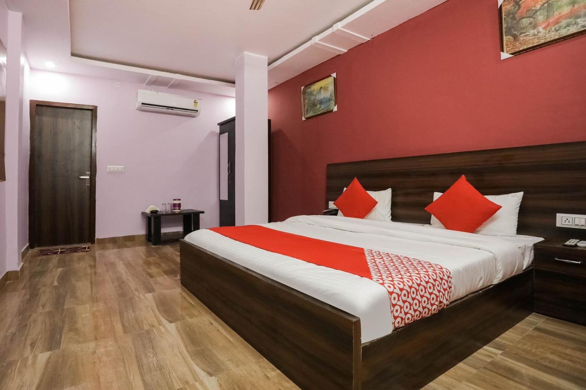 Hotel O Red Velvet Rooms & Banquet Faridabad Exteriör bild