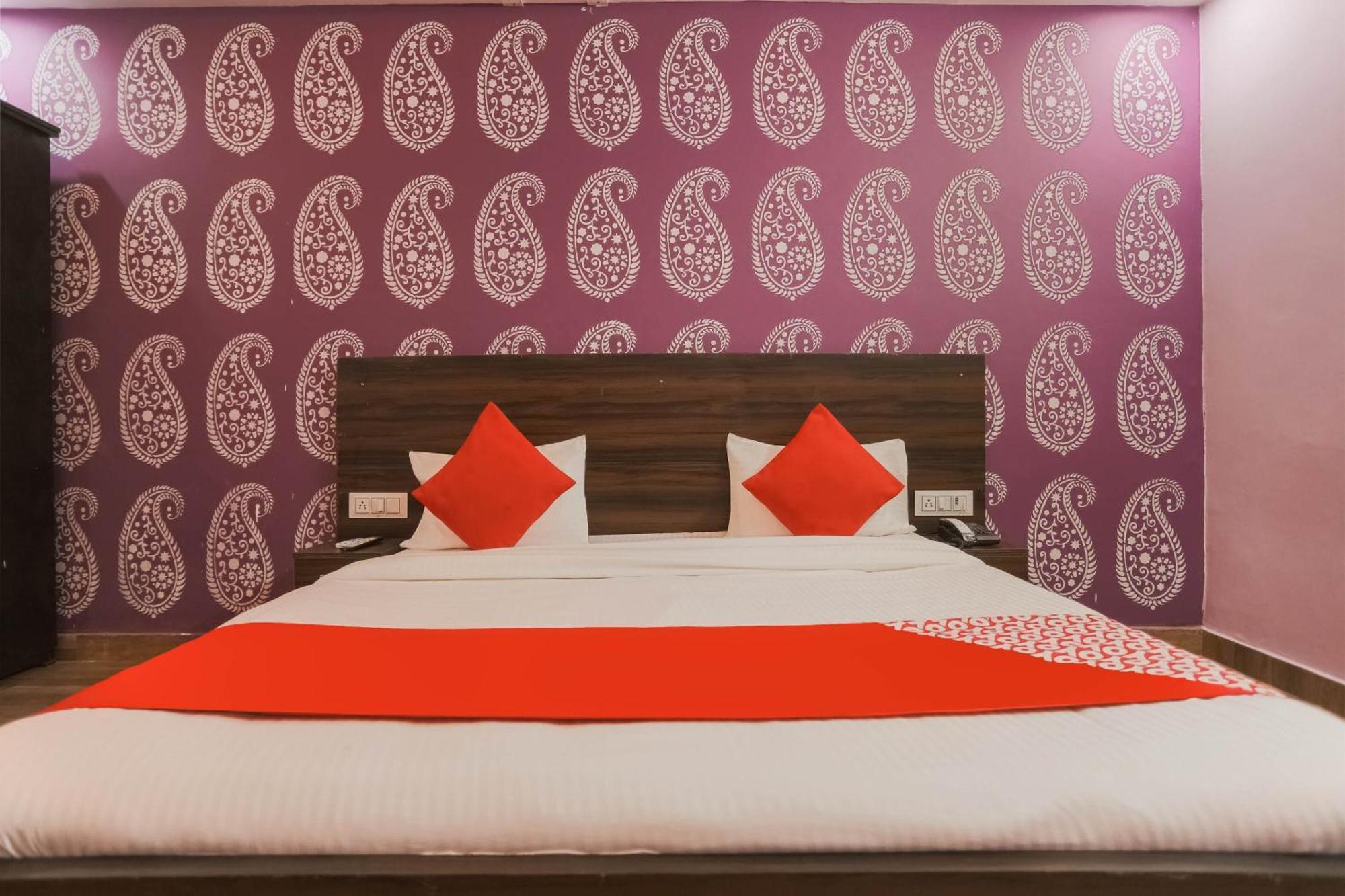 Hotel O Red Velvet Rooms & Banquet Faridabad Exteriör bild