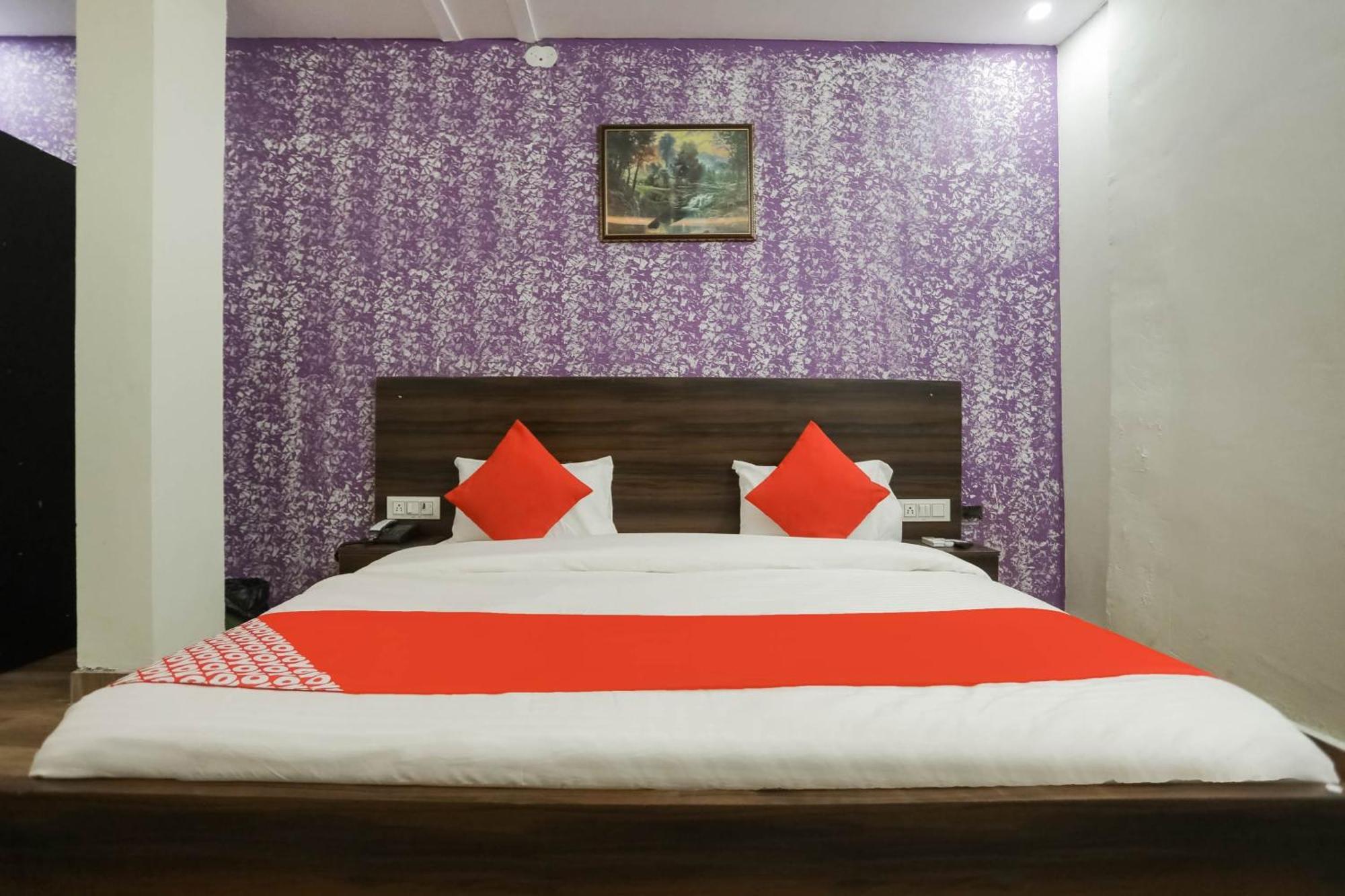 Hotel O Red Velvet Rooms & Banquet Faridabad Exteriör bild