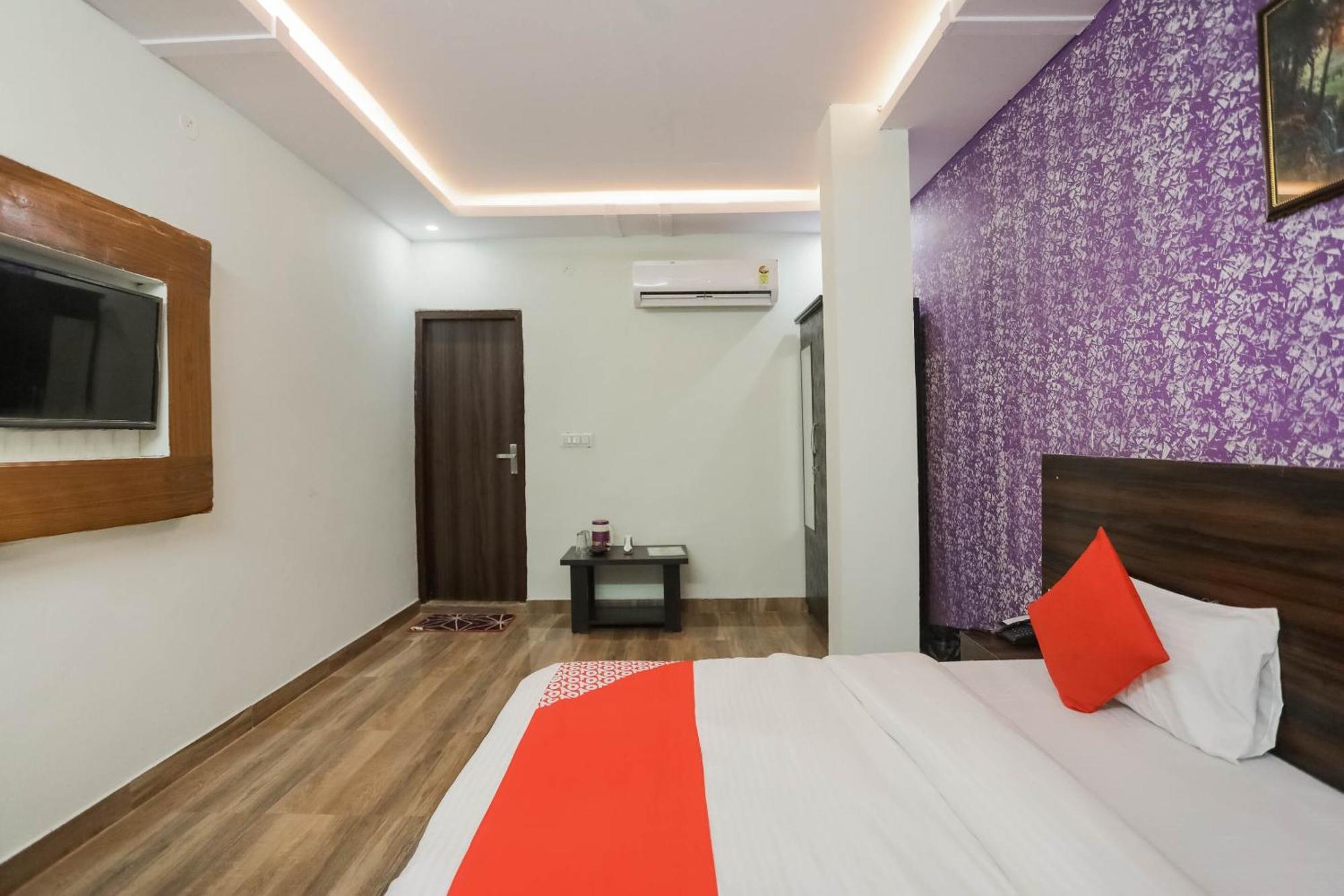Hotel O Red Velvet Rooms & Banquet Faridabad Exteriör bild