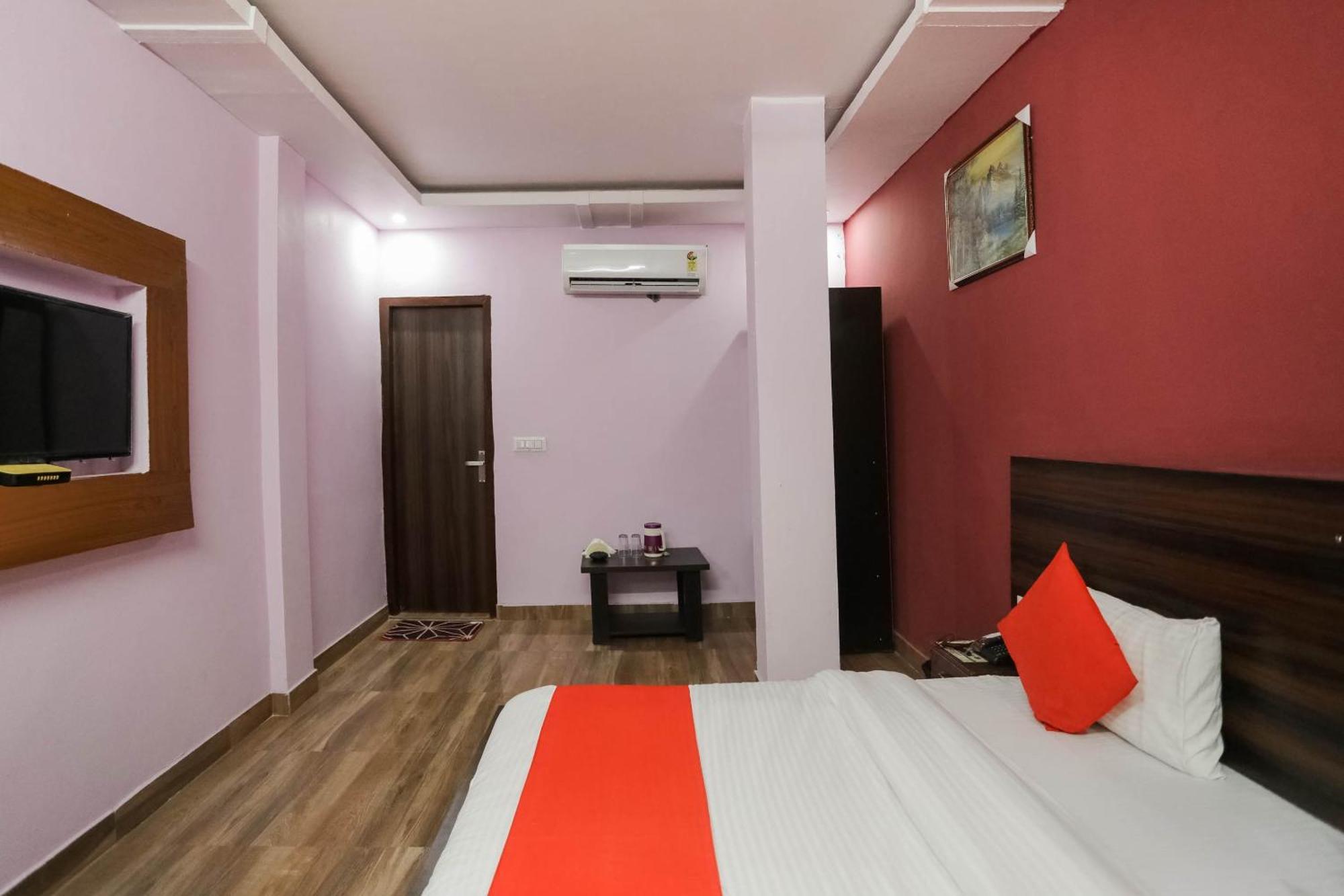 Hotel O Red Velvet Rooms & Banquet Faridabad Exteriör bild