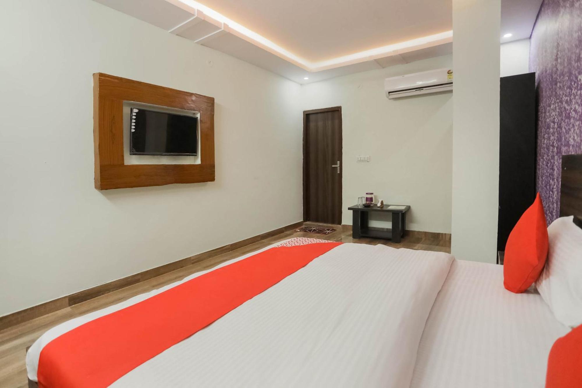 Hotel O Red Velvet Rooms & Banquet Faridabad Exteriör bild