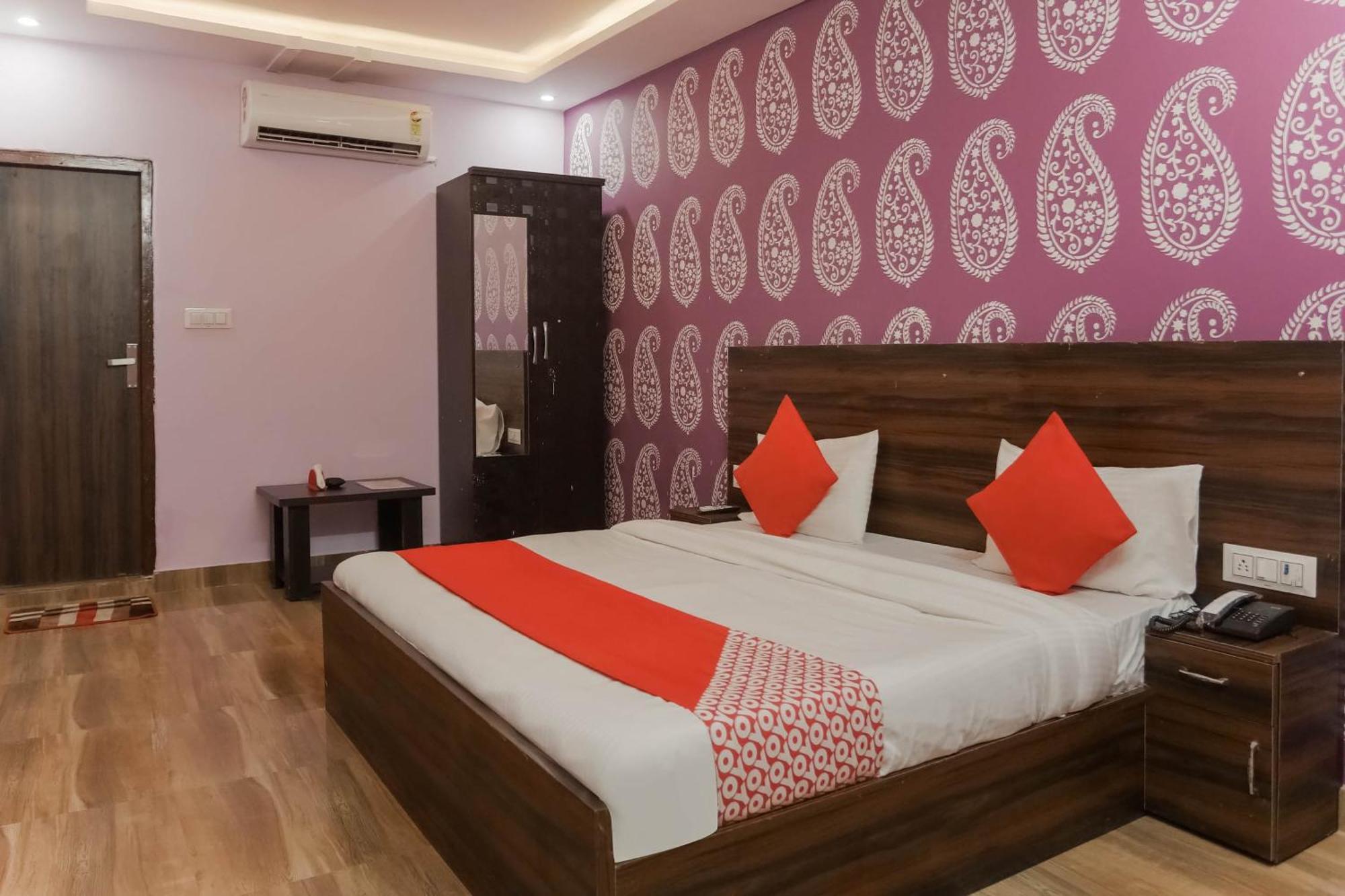 Hotel O Red Velvet Rooms & Banquet Faridabad Exteriör bild