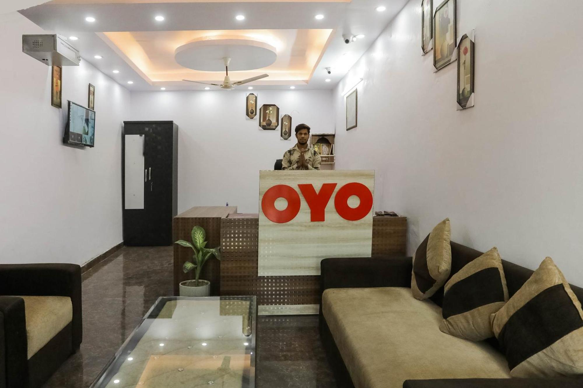 Hotel O Red Velvet Rooms & Banquet Faridabad Exteriör bild