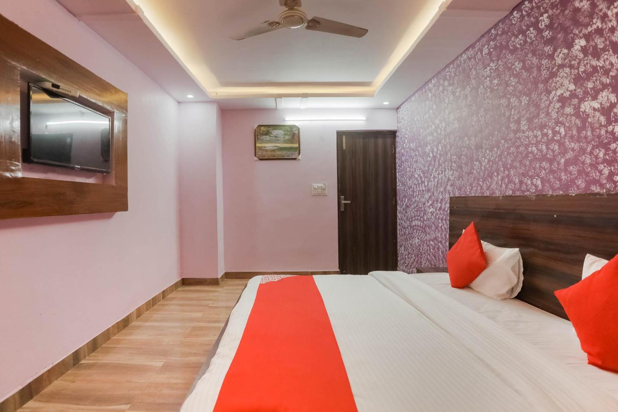 Hotel O Red Velvet Rooms & Banquet Faridabad Exteriör bild