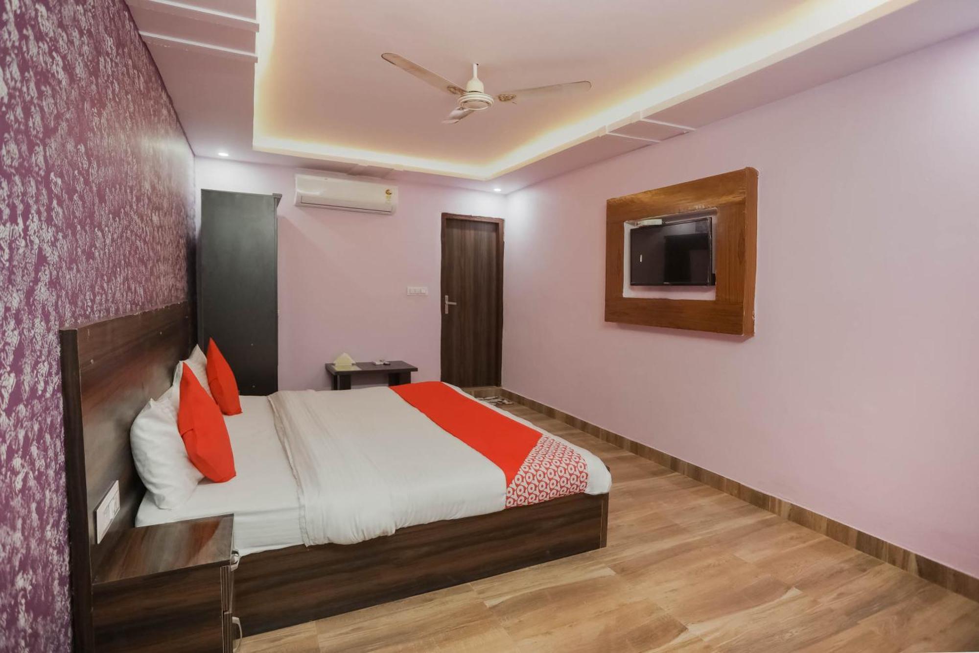 Hotel O Red Velvet Rooms & Banquet Faridabad Exteriör bild