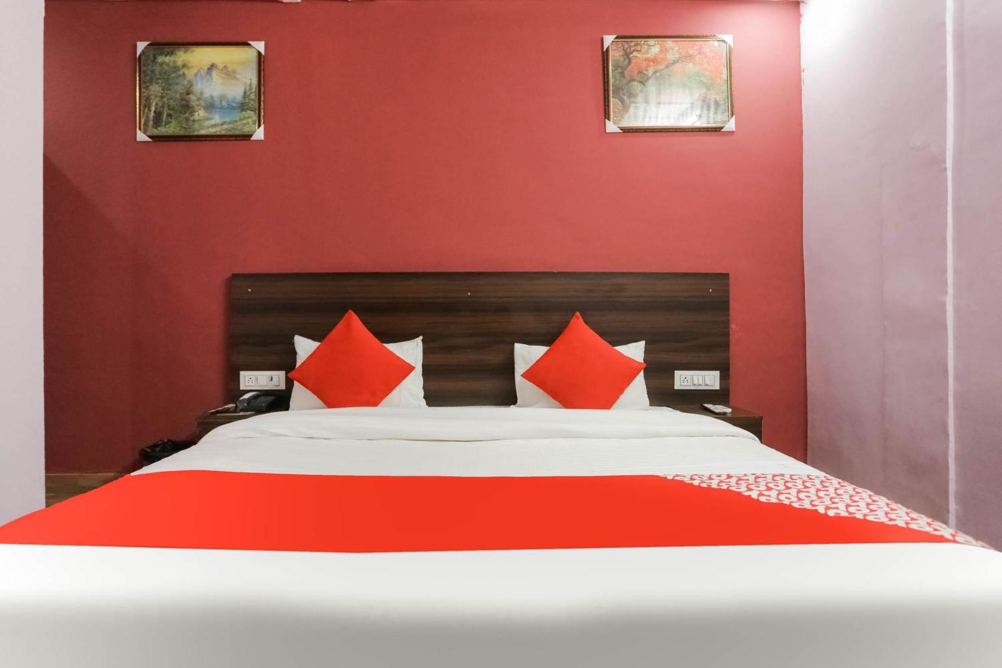 Hotel O Red Velvet Rooms & Banquet Faridabad Exteriör bild