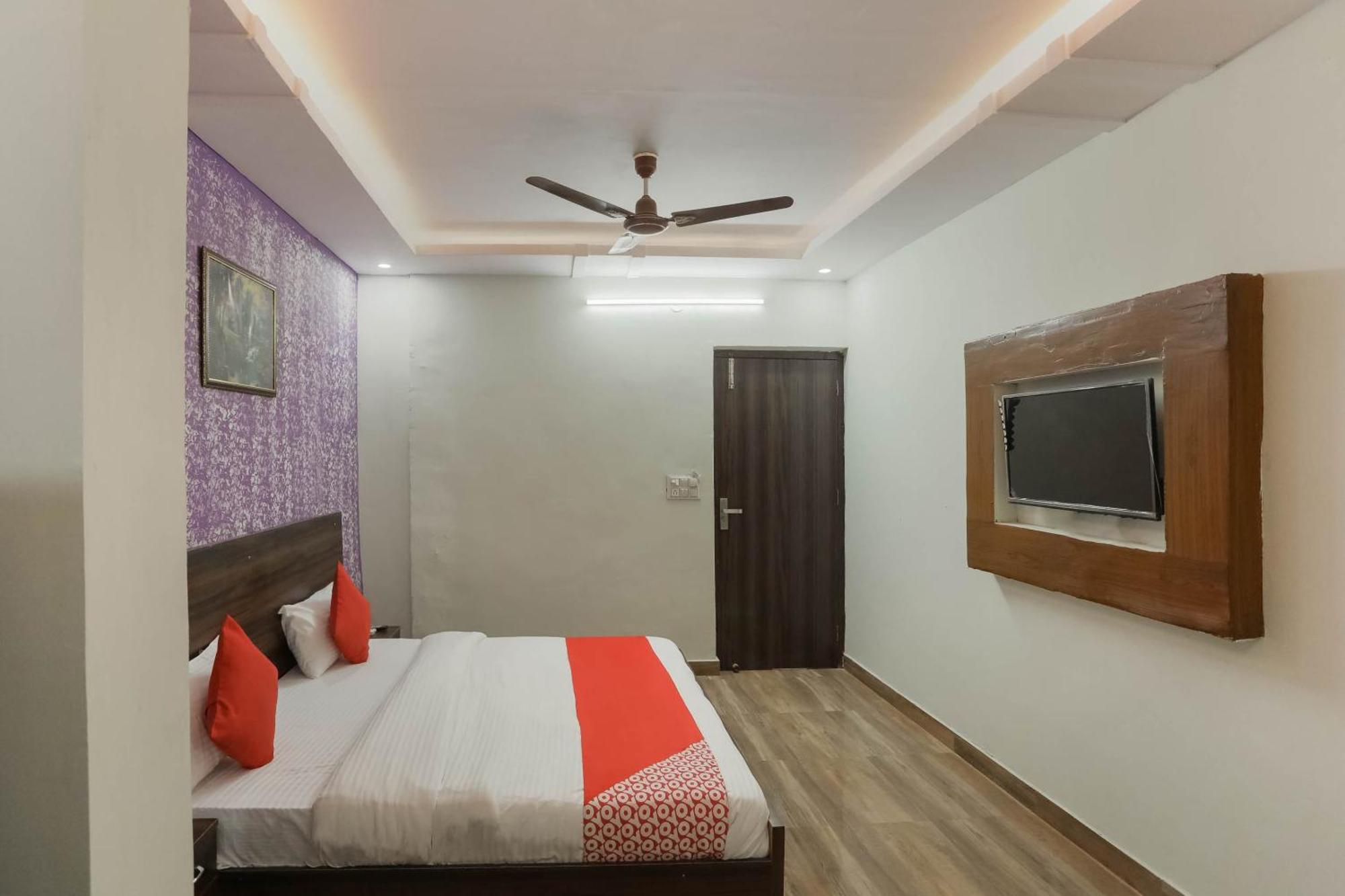 Hotel O Red Velvet Rooms & Banquet Faridabad Exteriör bild
