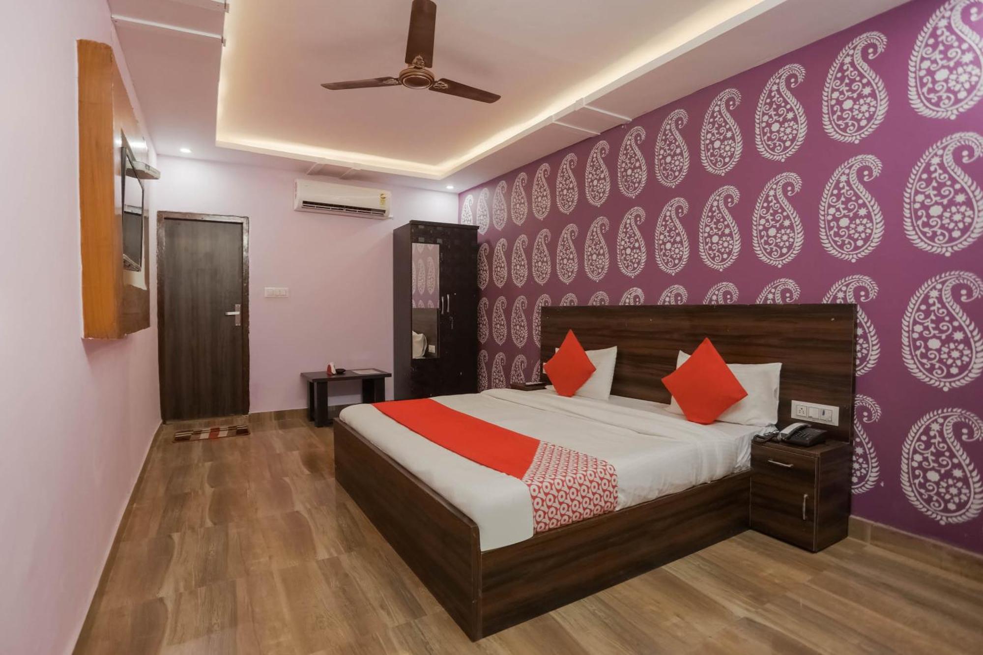 Hotel O Red Velvet Rooms & Banquet Faridabad Exteriör bild